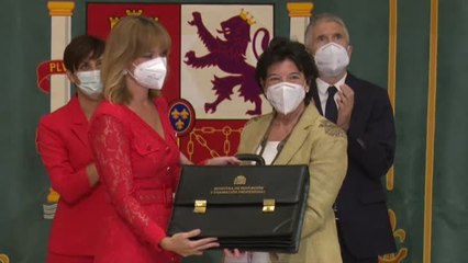 Download Video: La aragonesa Pilar Alegría recibe la cartera de Educación y Formación Profesional de manos de Isabel Celaá