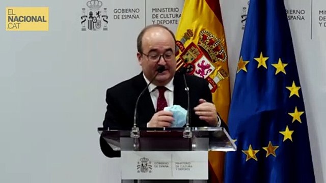 Miquel Iceta, comença el seu discurs dient bon dia en totes les llengües cooficials i reivindica la cultura per front l'odi i la homofòbia