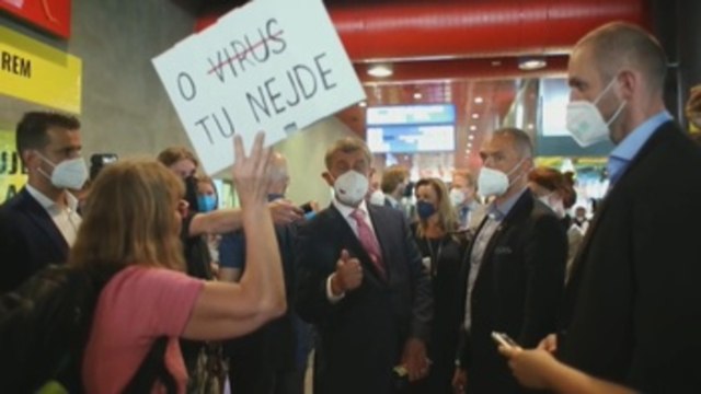 Praga sortea móviles y videojuegos para animar a la gente a vacunarse