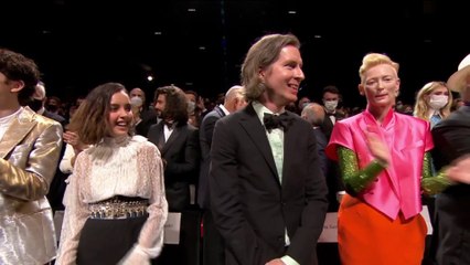 Ovation pour l'entrée de l'équipe de "The French Dispatch" - Cannes 2021