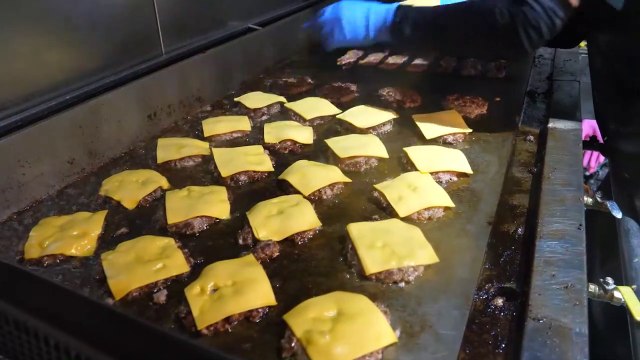 American Style Cheeseburger, Free Potato Chips - Korean Street Food