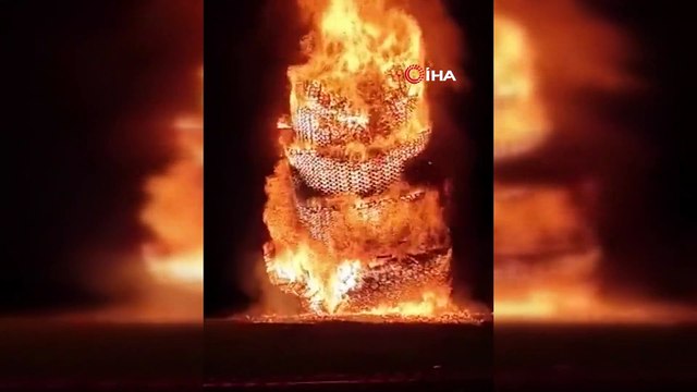 - Kuzey İrlanda’da 'On Birinci Gece” dev ateşler yakılarak kutlandı