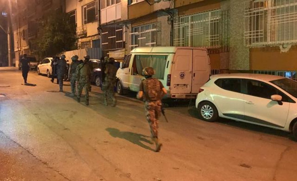 Son dakika haberi! Ablasını odaya kilitleyip balkondan rastgele ateş açan kişi gözaltına alındı