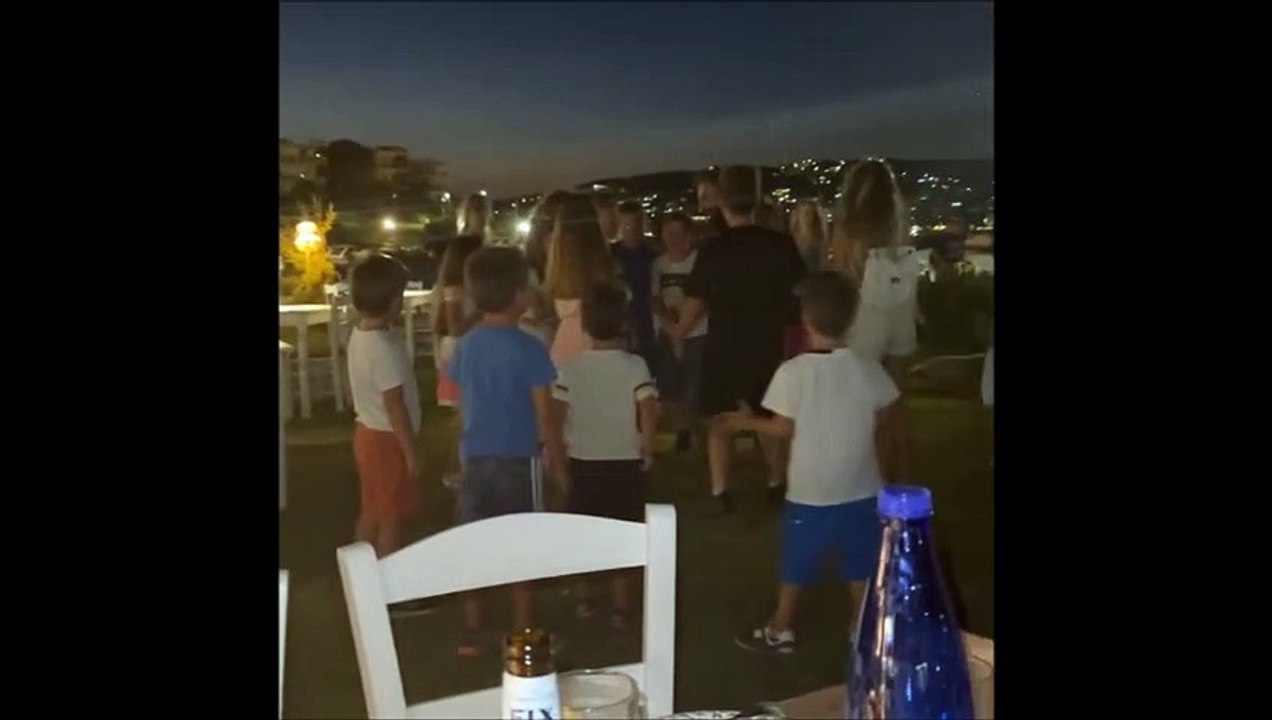 Χαμός στο Πόρτο Ράφτη με τον Ντάφυ! Τον περικύκ...