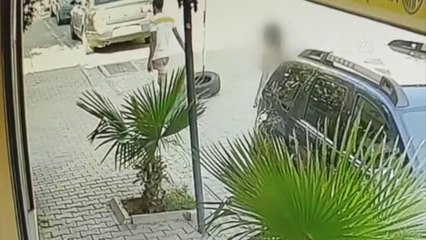 İş yerine asılı Türk Bayrağı'nı koparıp çöpe atması kameraya yansıyan kadın gözaltına alındı