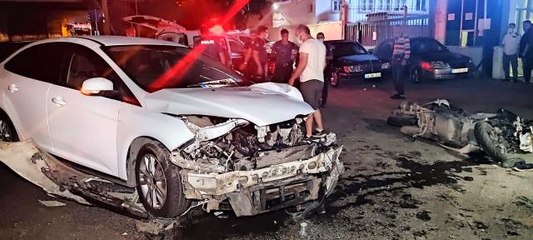 Gaziosmanpaşa'da otomobil ile motosiklet çarpıştı: 1'i ağır 2 kişi yaralandı