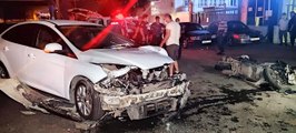 Gaziosmanpaşa'da otomobil ile motosiklet çarpıştı: 1'i ağır 2 kişi yaralandı