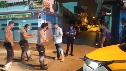 Taksici hasımlarından kaçarken motosiklete çarptı, arabadan indiği sırada bacağından vuruldu