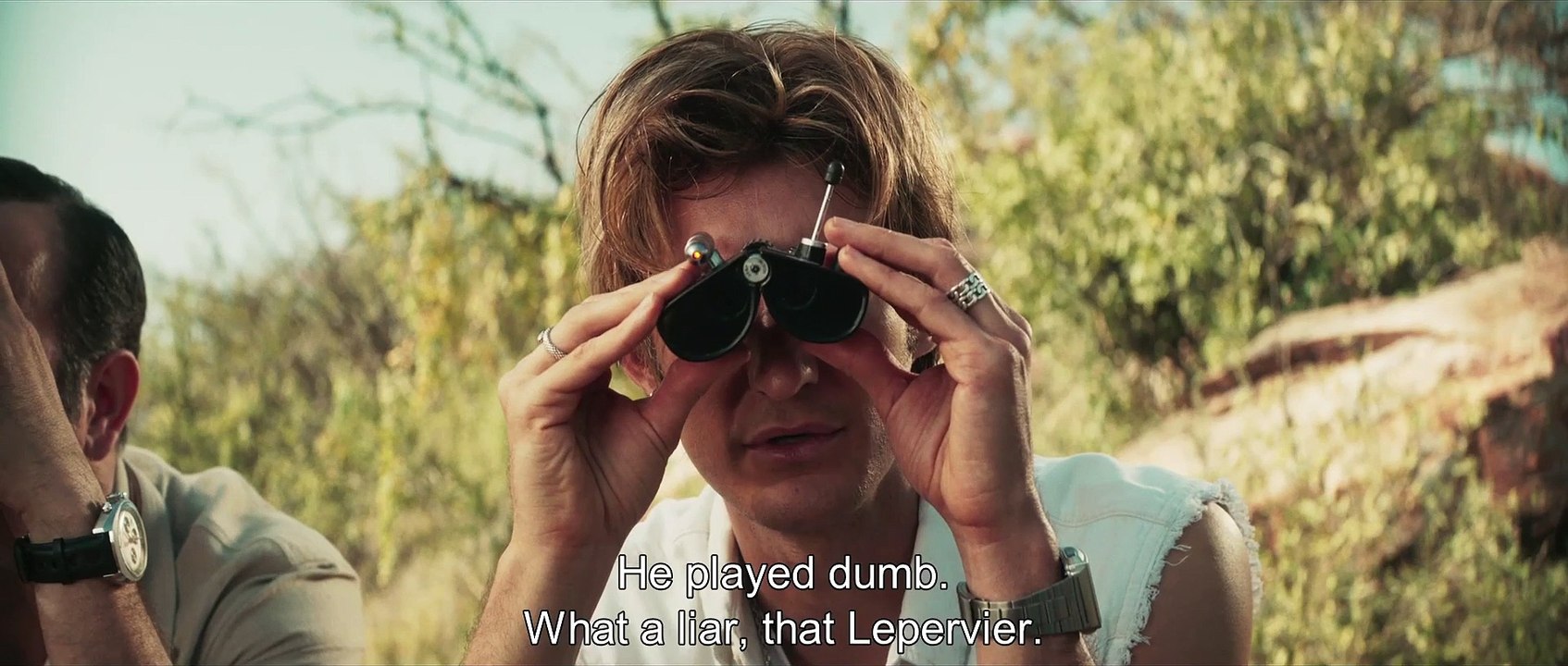 OSS 117  Alerte Rouge En Afrique Noire Film Extrait - Jumelles