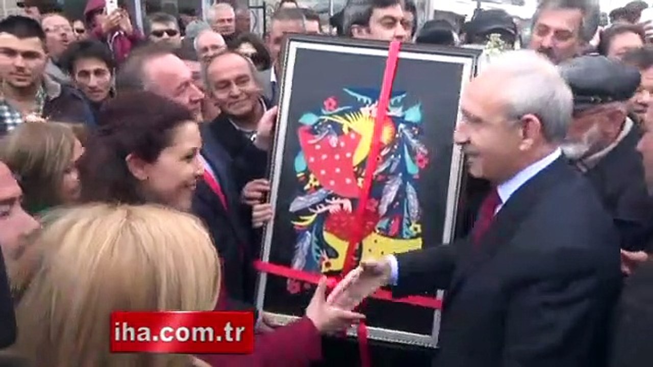 Kılıçdaroğlu'nun 1 metre uzağına buz kütlesi düştü!