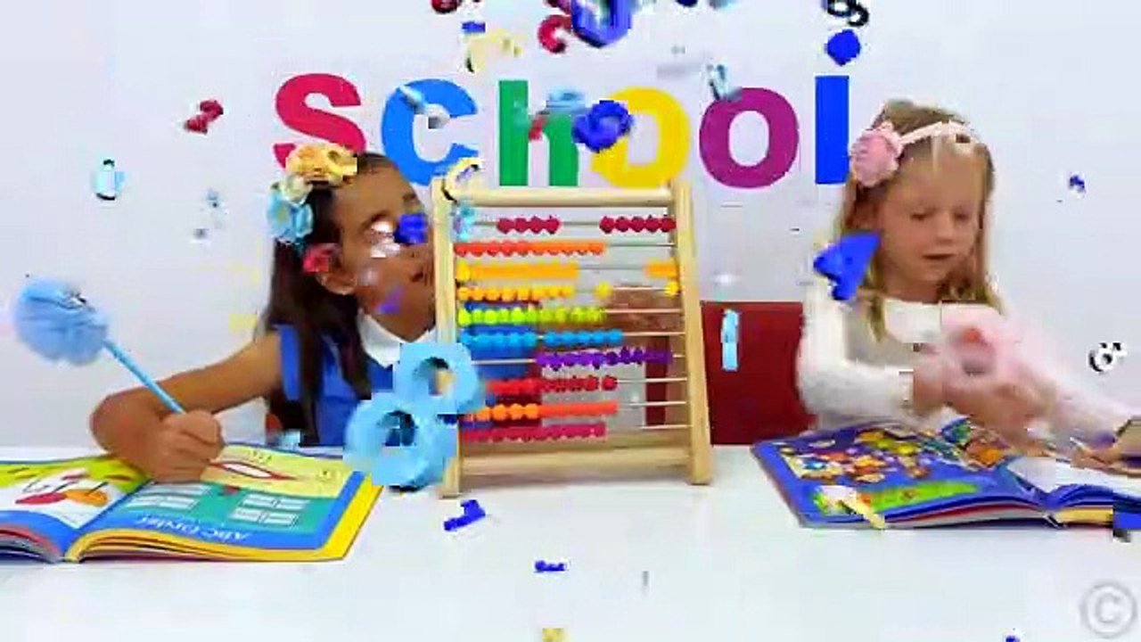 Nastya và thử thách ăn đồ ngọt ở trường