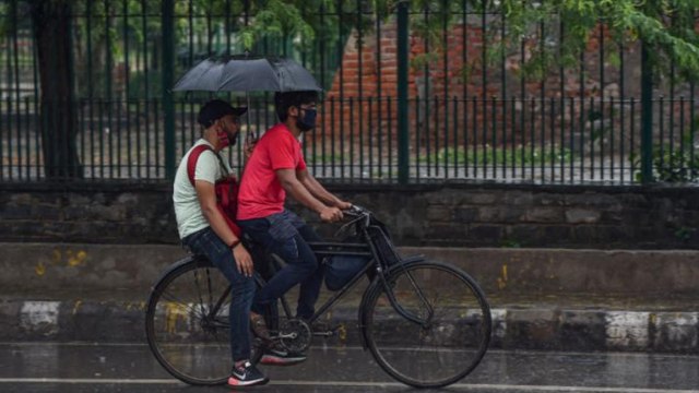 Delhi welcomes monsoon rain, brings respite from heat