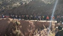 Bolivya'da korkunç kaza! Uçurumdan yuvarlanan otobüste 34 kişi can verdi, yakınları kimlik tespiti için uzun kuyruklar oluşturdu