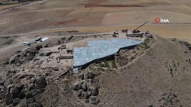 Arkeolojik kazıda binlerce yıllık tarih gün yüzüne çıkartılıyor: 3 bin kişilik törenlerin yapıldığı saray tespit edildi