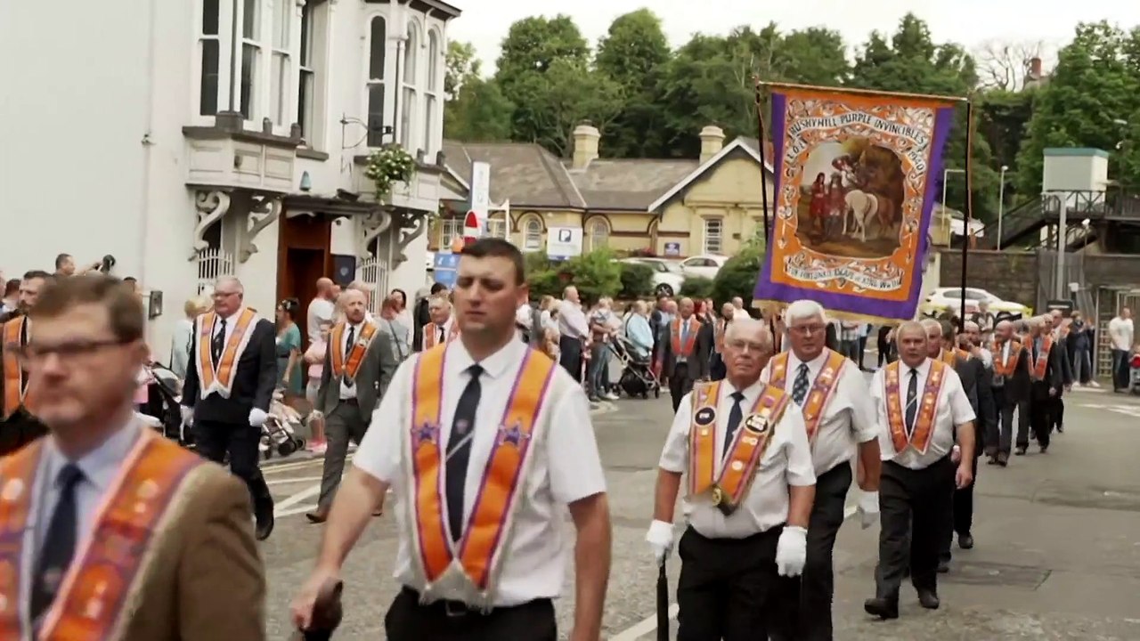 Βόρεια Ιρλανδία: Ειρηνικές παρελάσεις του Τάγματος της Οράγγης