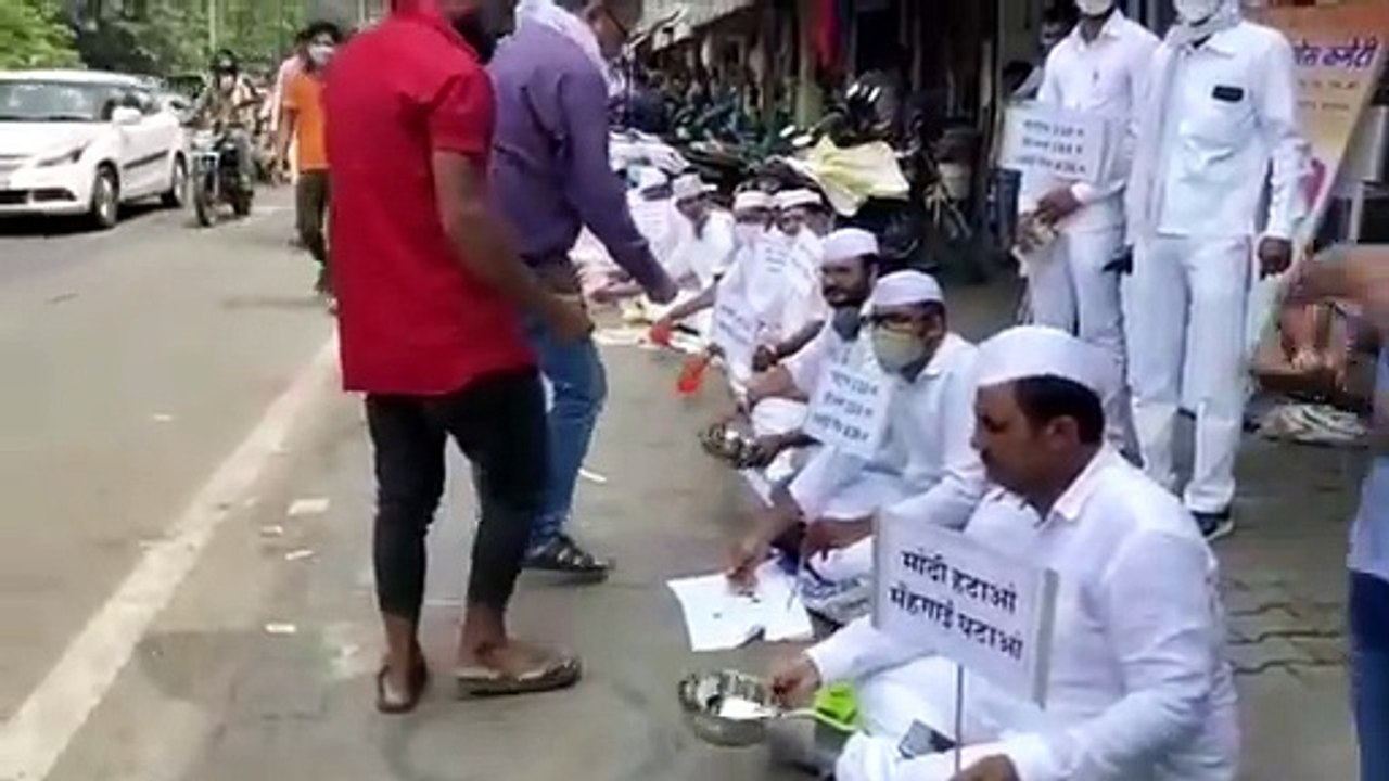 अनूठा विरोध: महंगाई के विरोध में कांग्रेस कार्य...