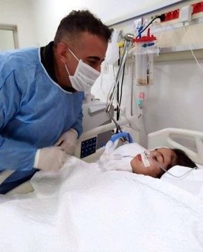 MUKADDES, TEDAVİSİNİN ARDINDAN AMBULANS UÇAKLA TEKRAR HAKKARİ'YE GETİRİLDİ