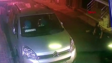 Telefonunu vermeyince defalarca bıçakladı