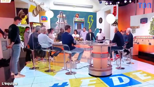 Estelle Denis, très émue, a fait ses adieux à son émission l'Équipe d'Estelle