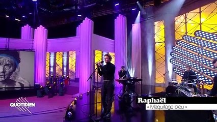 Raphaël chante "Maquillage bleu" en live