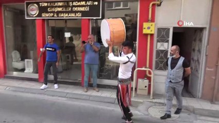 Müzisyenlerden davul-zurna şov