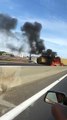 Accident sur l'autoroute à péage : Un camion se renverse et prend feu