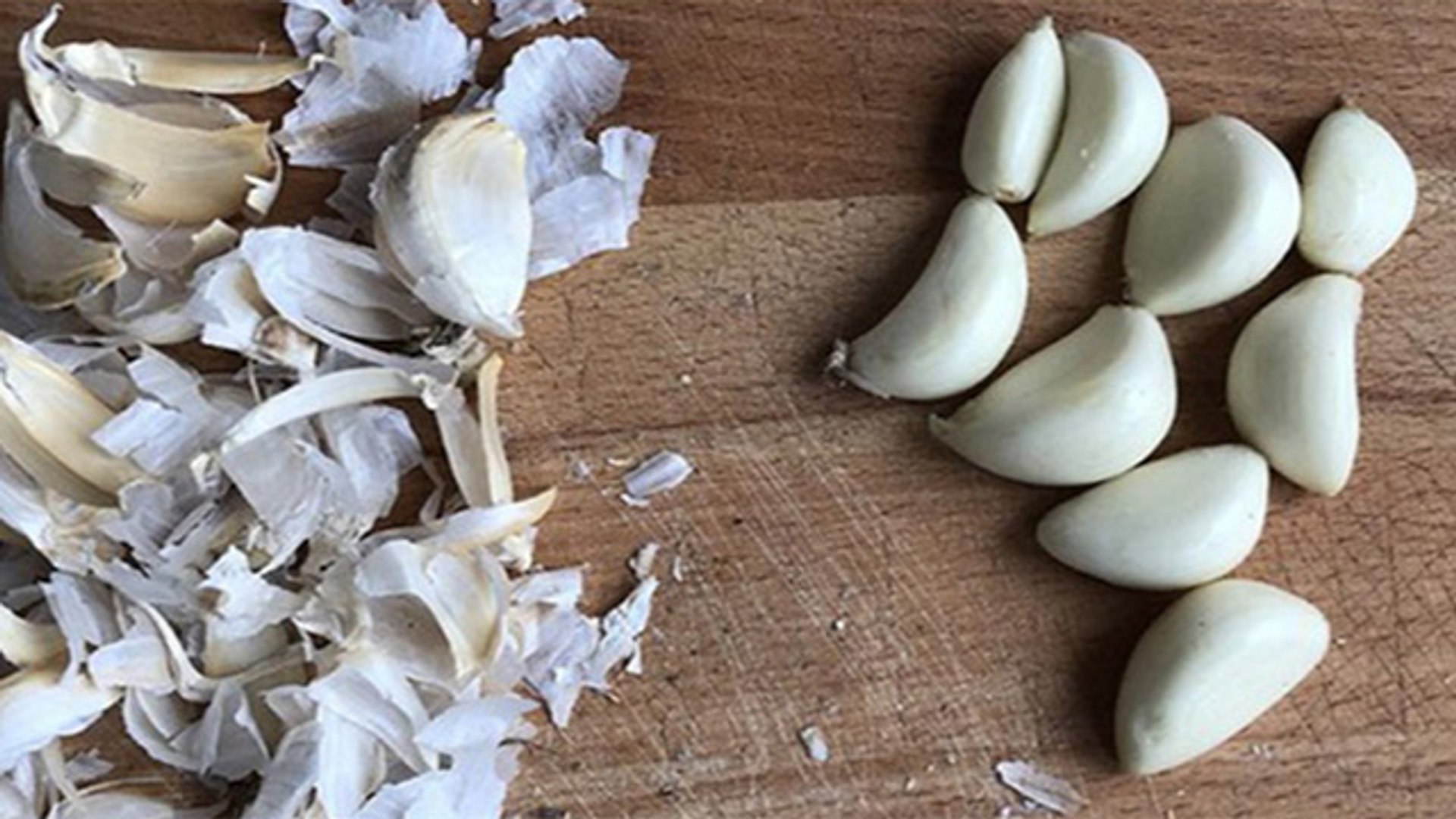 क्या आप भी फेंक देती हैं लहसुन के छिलके, इसके फायदे जानने के बाद नहीं करेंगी ये गलती | Boldsky - video Dailymotion