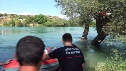 Su seviyesi yükseldi 3 genç ırmakta mahsur kaldı