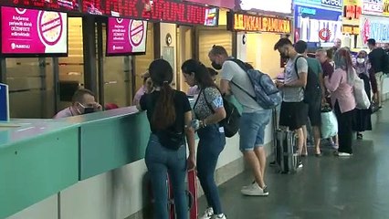 Otogarda seyahat ve aşı hareketliliği