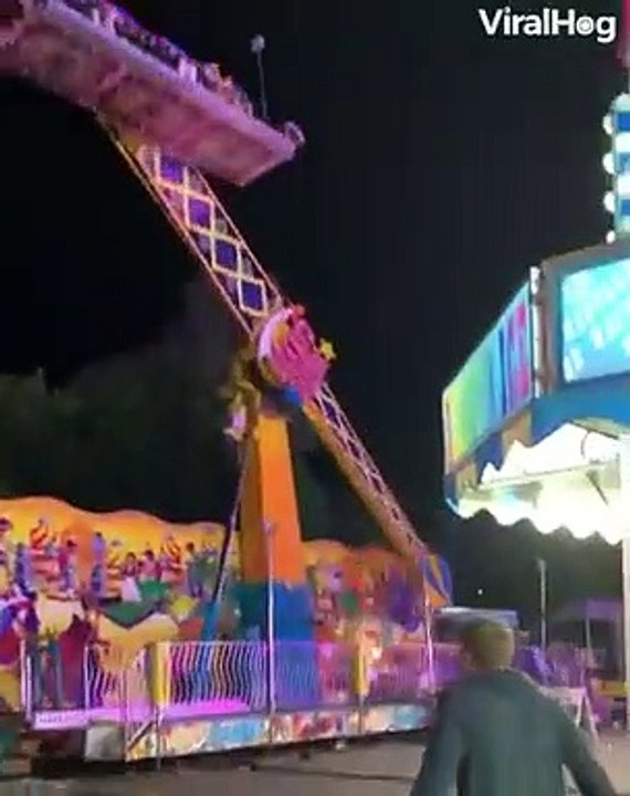 Etats-Unis: Un manège menace de tomber - Des visiteurs font contrepoids pour éviter qu'il ne bascule - Regardez les images impressionnantes - VIDEO