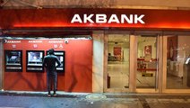 Akbank'tan müşterilerine gönül alma hediyesi: 31 Temmuz'a kadar para transferi, para çekme ve yatırma ücretsiz