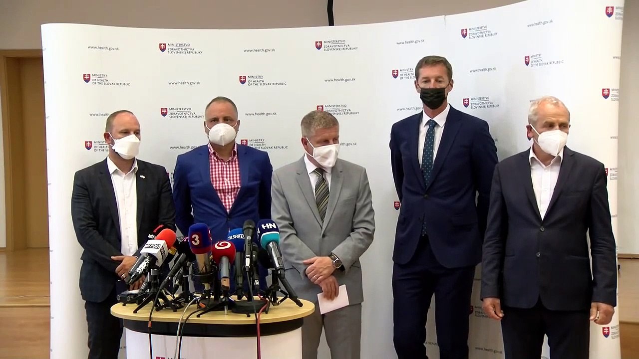Minister V. Lengvarský a predseda SK 8 J. Viskupič  po stretnutí so zástupcami samosprávnych krajov