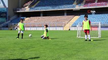 Futbolda Özkaynak ile yaklaşık 400 çocuğa ücretsiz futbol eğitimi veriliyor