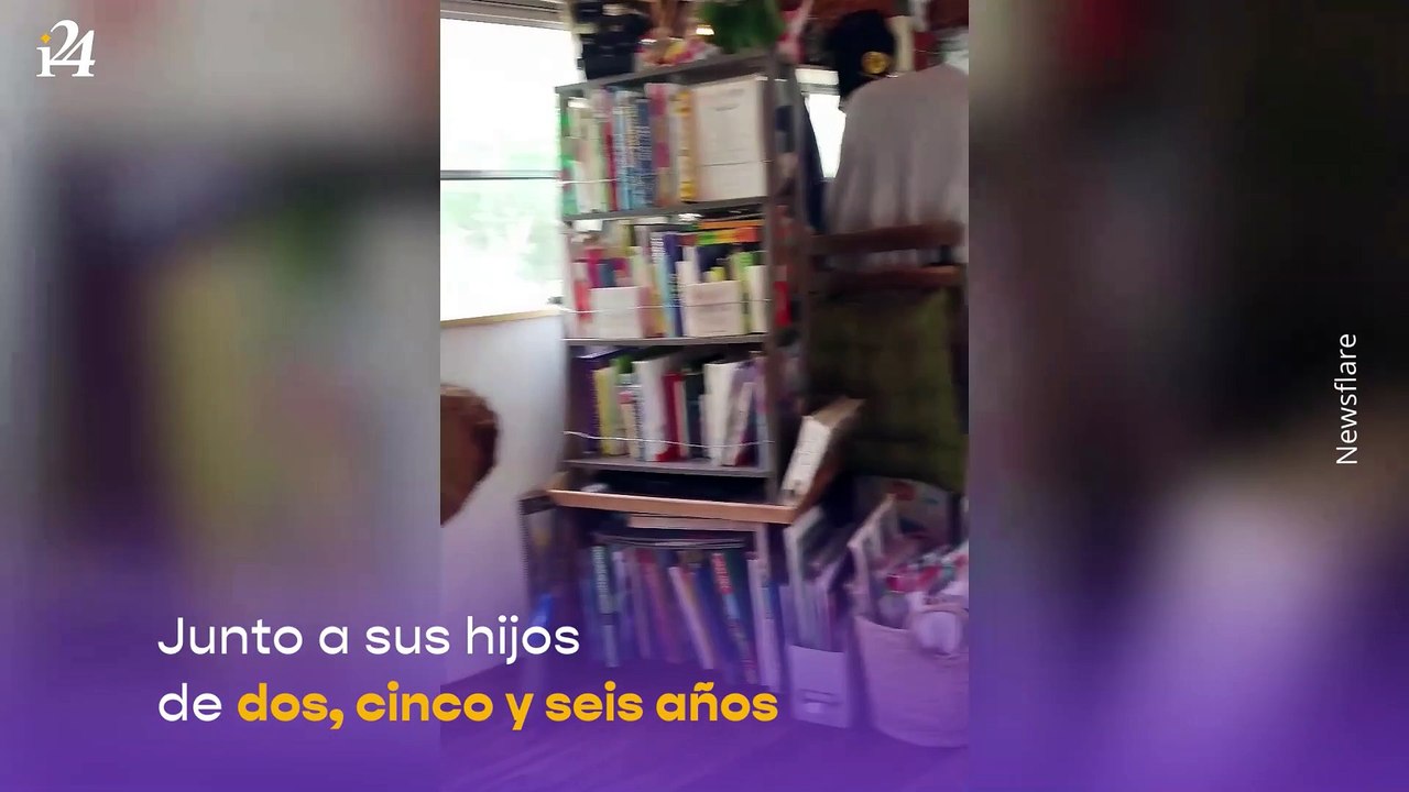 Pareja abandona su vida normal para vivir en autobús modificado con sus tres hijos