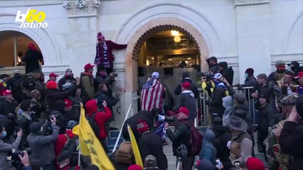 Acusada de los Disturbios en el Capitolio Que Amenazó con Ahorcar a Nancy Pelosi Dice Estar en el Tribunal "Por Aparición Divina Especial’