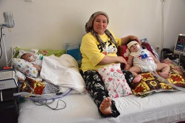 ÇOCUKLARININ HASTALIĞININ TEŞHİS VE TEDAVİSİ İÇİN UMUTLA BEKLİYORLAR