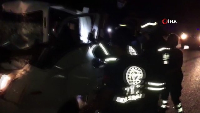 Kazaya karışan sürücü sıkıştığı yerden güçlükle kurtarıldı