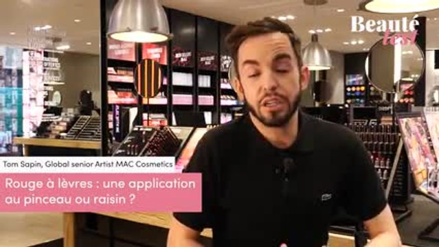 Rouge à lèvres une application au pinceau ou raisin Tom Sapin