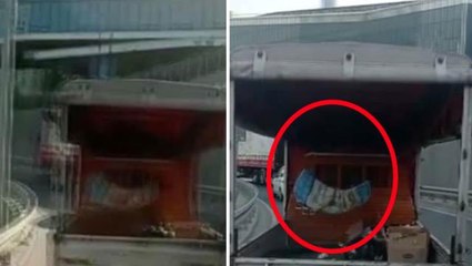 İzleyenlerin yüreği ağzına geldi! Yolda ilerleyen kamyonetin arkasındaki kundakta bebek taşındı iddiası