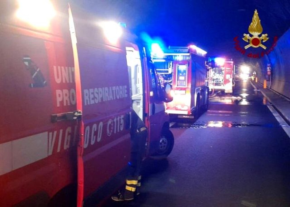 Kahraman şoför, 25 çocuğu yanmaktan son anda kurtardı