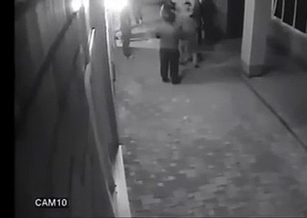 Tek başına iki adamı birden indiren genç