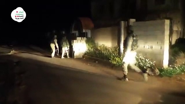 Muhalifler Dera'da Esed heykelini böyle yıktı