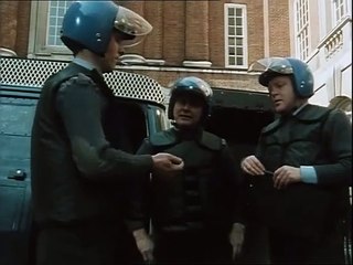 Dempsey And Makepeace S01e02 The Squeeze