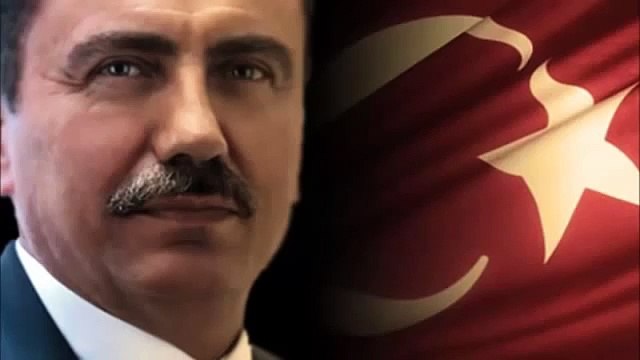 Muhsin Yazıcıoğlu'nun sesinden Üşüyorum şiiri