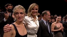 Julia Ducournau au bord des larmes suite à l'accueil de son film Titane - Cannes 2021