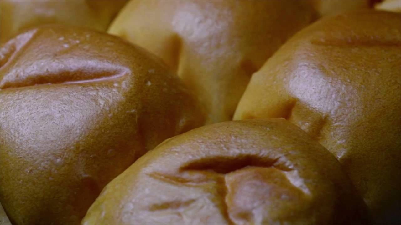 Why Southerners Will Always Have a Soft Spot for King's Hawaiian Rolls