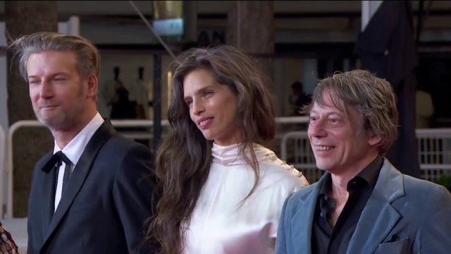 Les marches du film Tralala des frères Larrieu - Cannes 2021