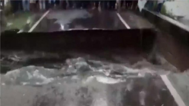 Bihar: Motihari road cave-in as flood water rushes in