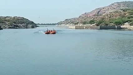 डूबतों को बचाने के लिए एसडीआरएफ के जवानों का प्रशिक्षण