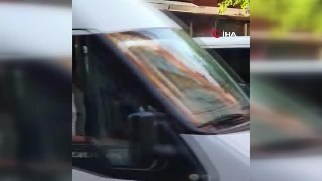 Sancaktepe'de silahlı saldırganın sokak ortasında annesini darp ettiği anlar kamerada